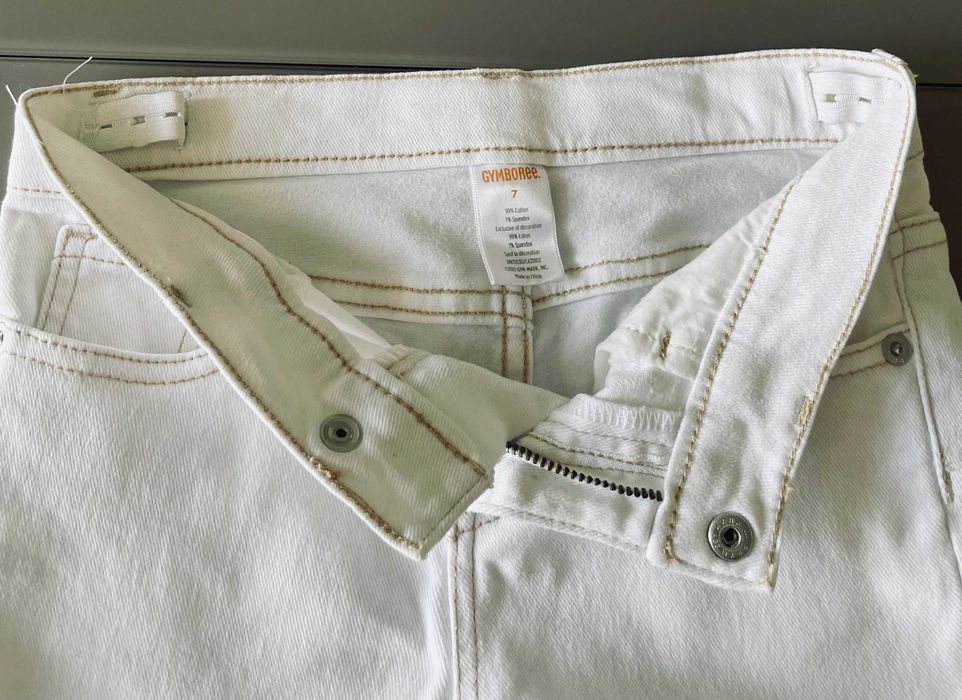 Джинсы GYMBOREE белые с вышивкой