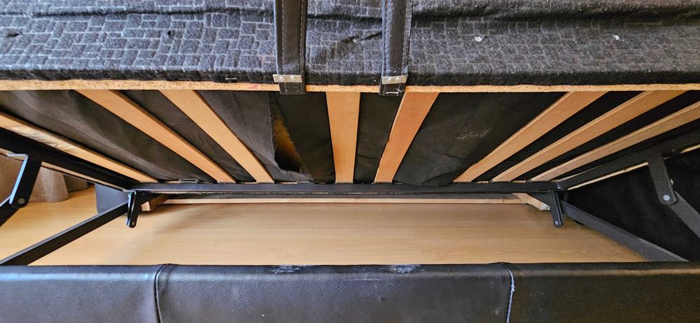 Sofá pele preto com sofá cama