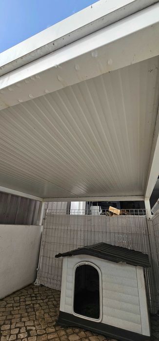 Abrigo/Telheiro para arrumos ou animais