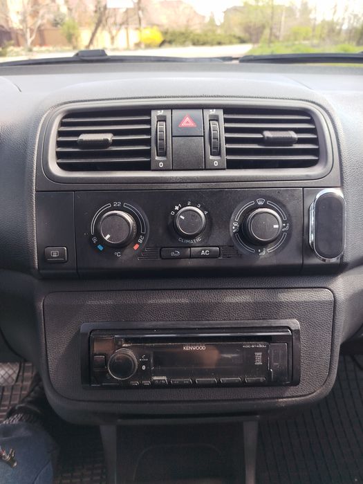Шкода фабія офіційний автомобіль.