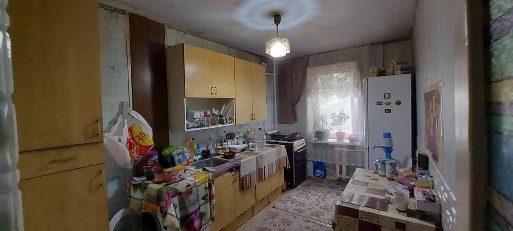 Продаєтся 3х.к Квітнева