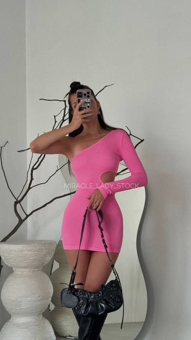 Рожева  сексуальна сукня в еластичний рубчик