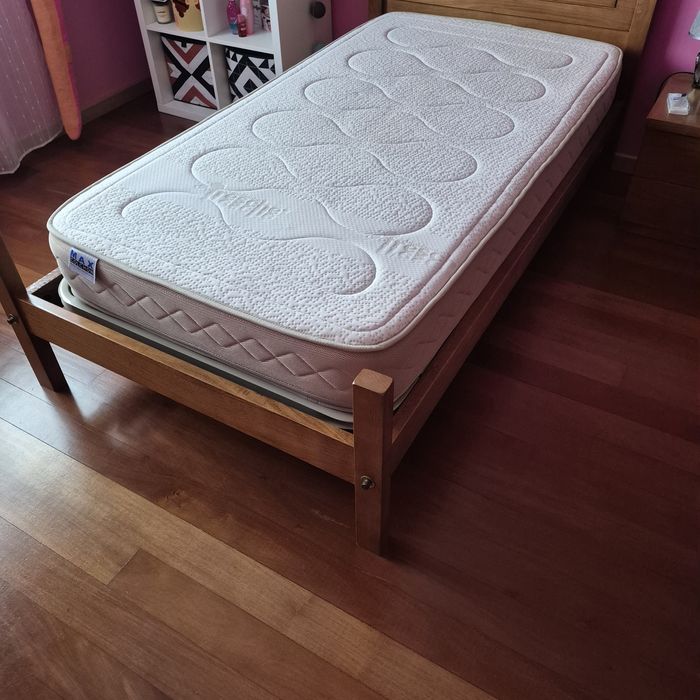 Cama de solteiro com estrado e colchão