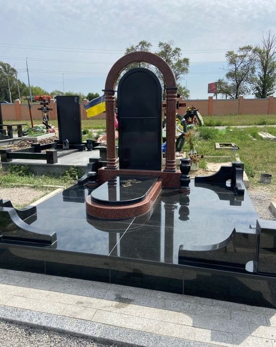 Установка памятников. Встановлення пам'ятників, Облагородження місць поховань