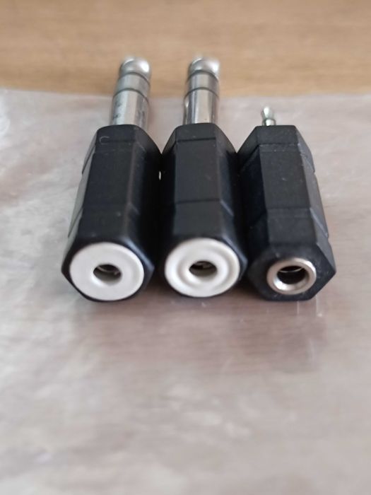 3 Jacks audio in good condition64585473012865120
