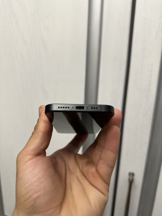 Дуже класний Iphone 15pro