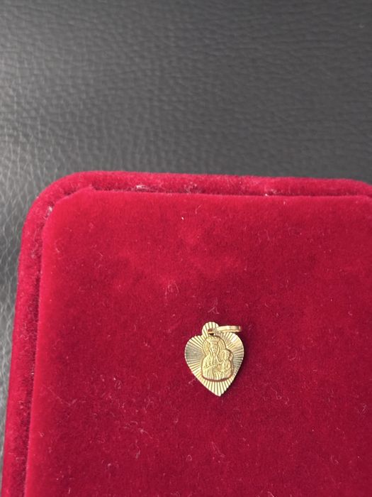 Złoty medalik  w ksztalcie serca