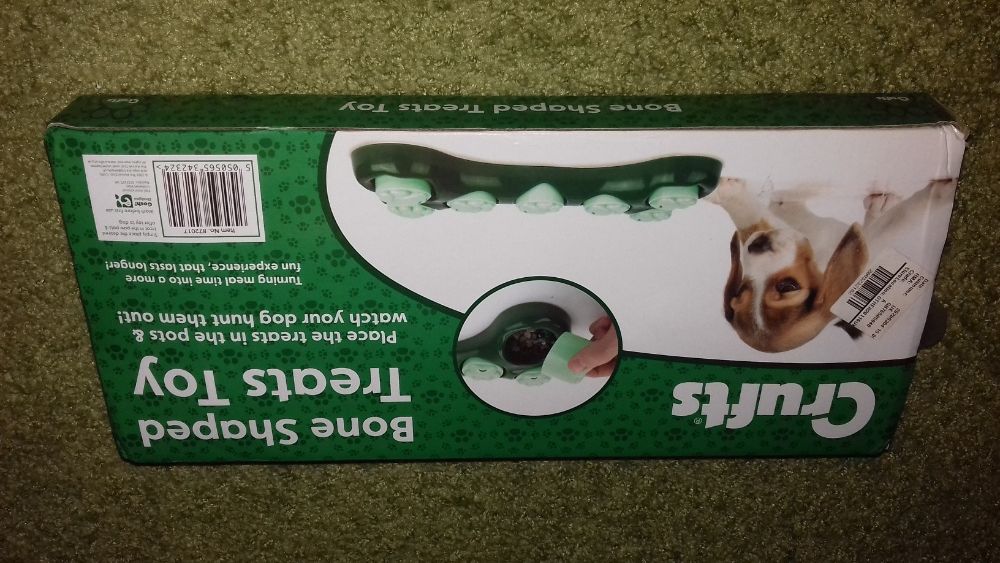 Gra dla psa z otworami na smakołyki