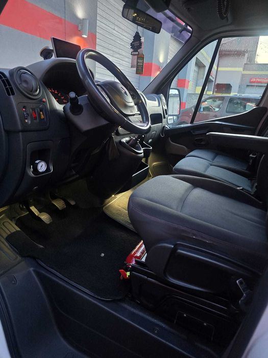 Sprzedam Renault Master Autolaweta 2010r
