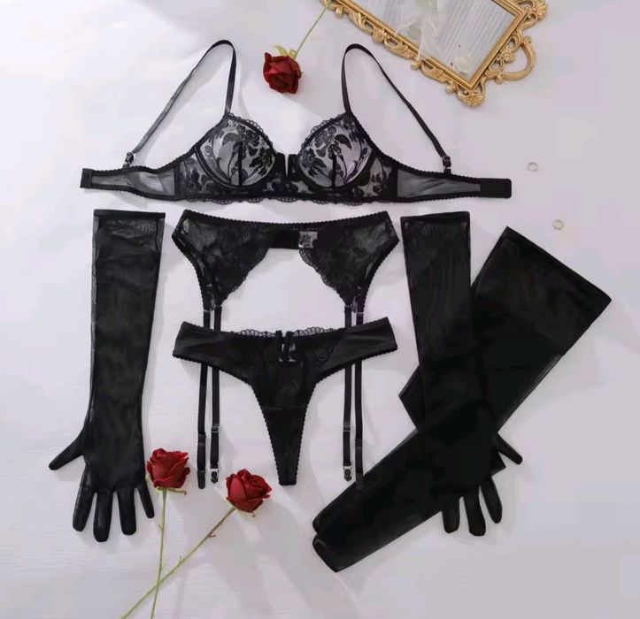 Еротичний комплект білизни.