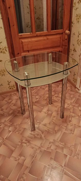 Стол стеклянный прочный 60х70 см, высота 77см