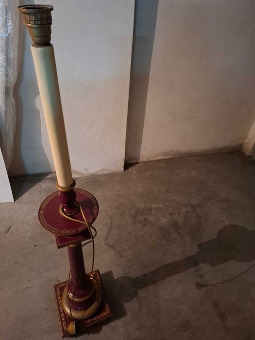 Candeeiro de pé clássico