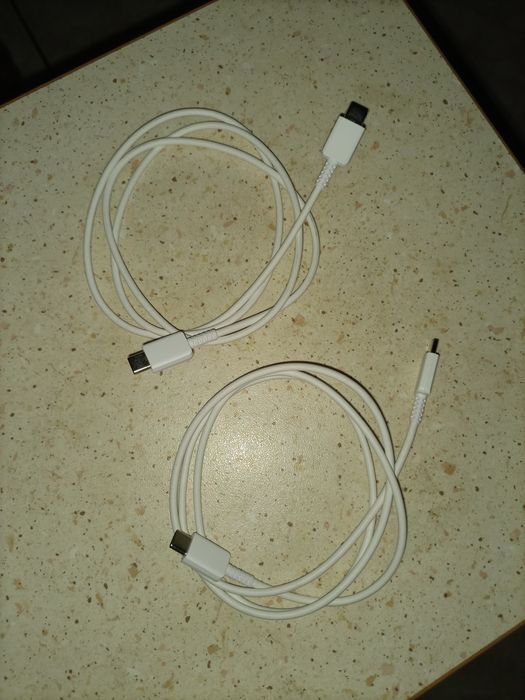 Dwa Nowe kable do ładowania Typ C do Typ C.