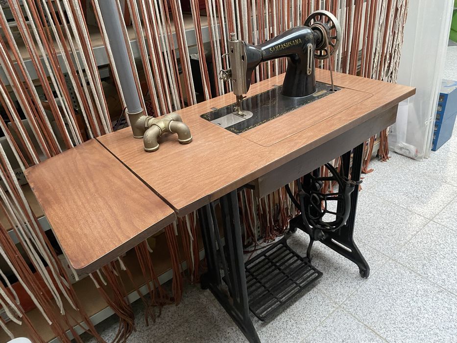 Máquina costura santa susana em muito bom estado