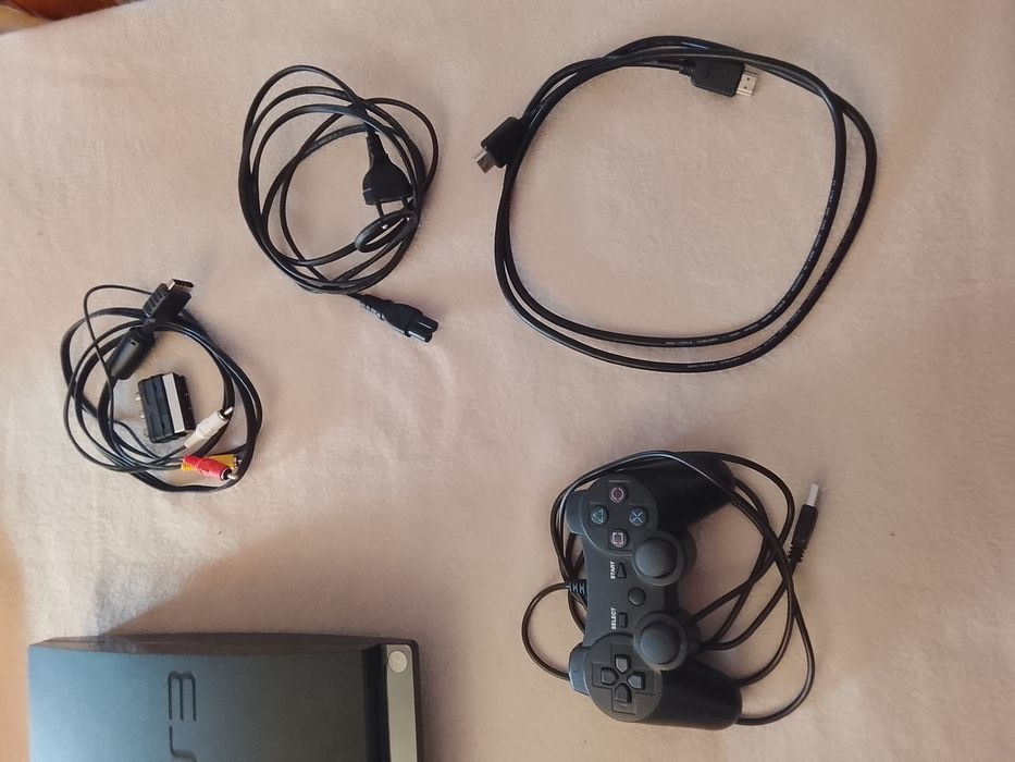 PlayStation 3 Slim 
250 Gb
Comando USB
Cabo HDMI 
Cabo AVI
Cabo alimen
