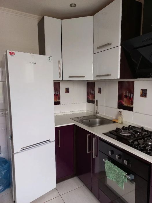 Продам двокімнатну квартиру. Центр на набережній.