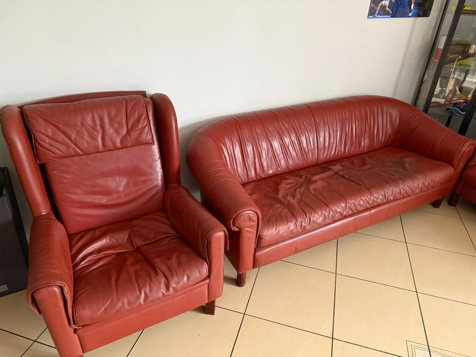 Kanapa i trzy fotele skórzane