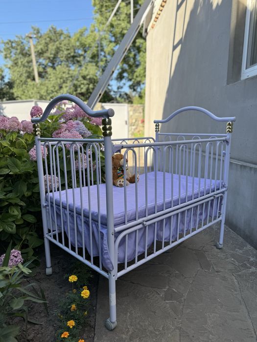 Дитяча металева кроватка