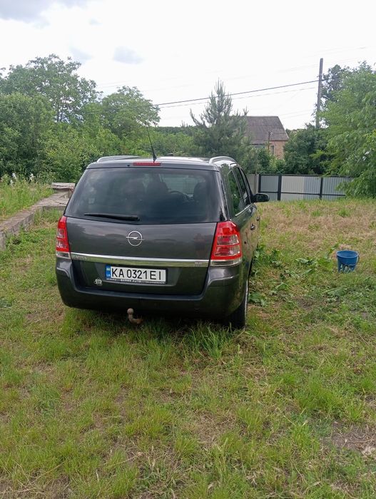 Авто Opel Zafiea b