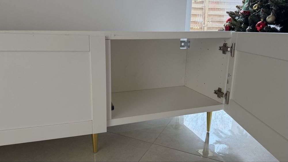 Szafka RTV na złotych nogach