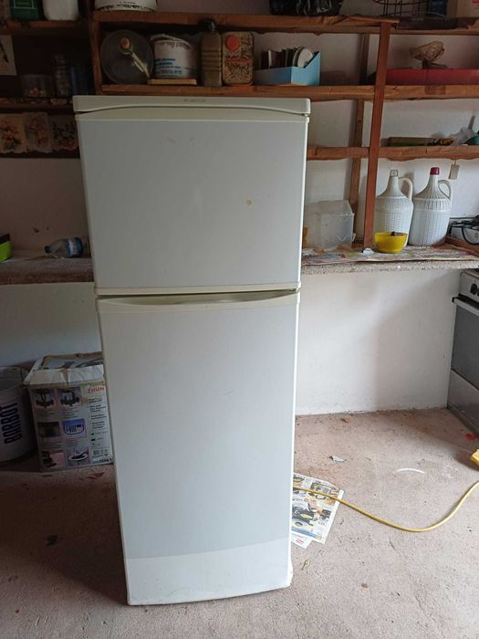 Frigorifico Ariston de 2 portas com congelador