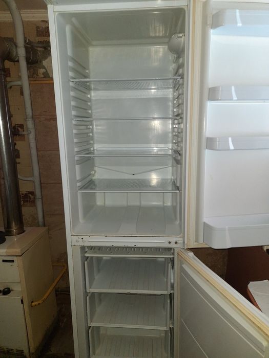 Продажа холодильника  Indesit