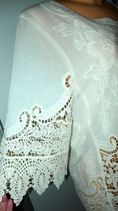 Elegancka bluzeczka z koronką 44