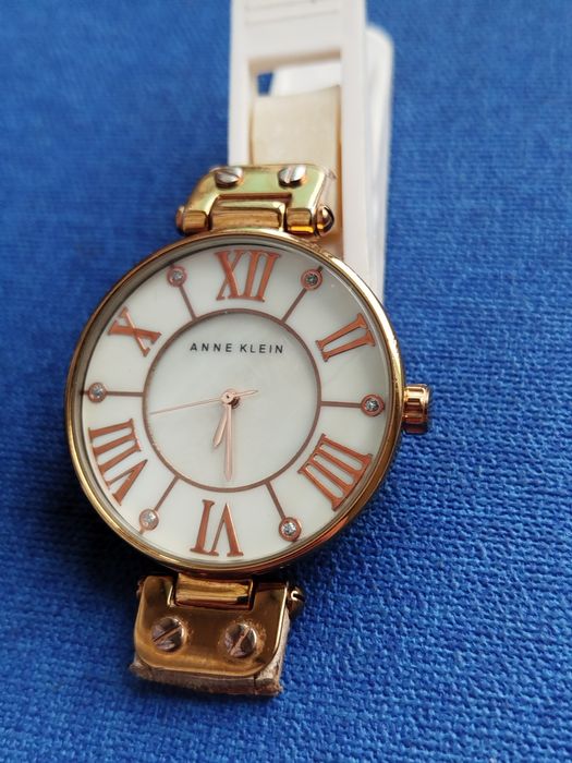 Продам часы Anne Klein 34 мм