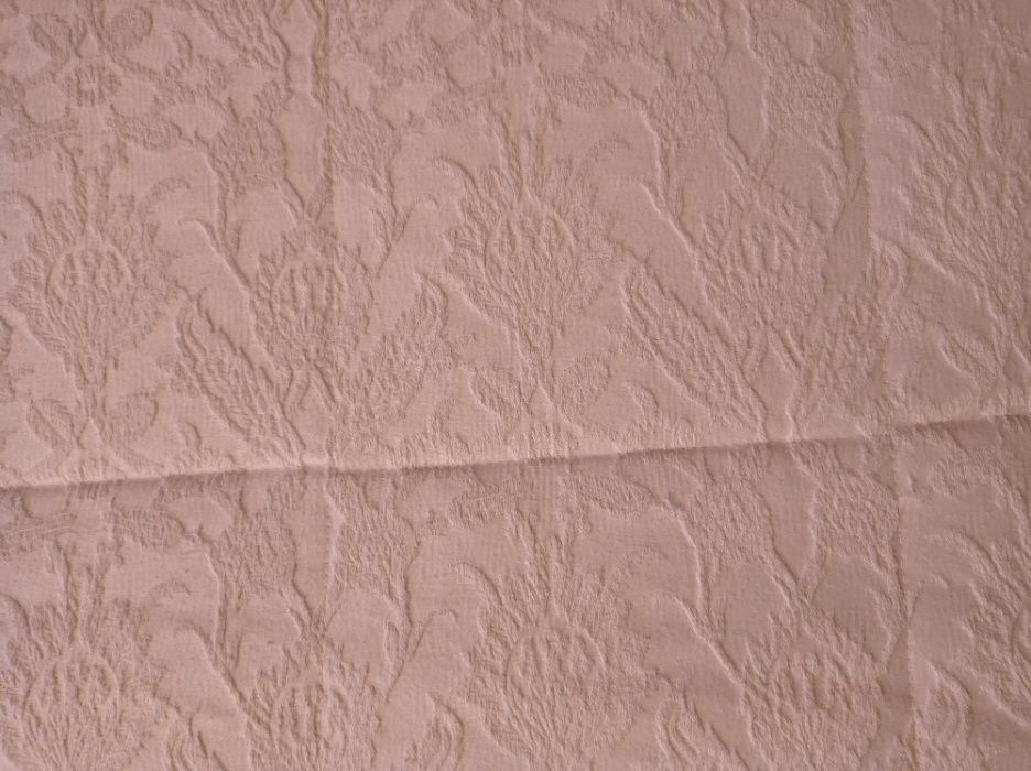 Colcha edredom Piubelle (250 x 260 cm) + 2 almofadas (60 x 60 cm)