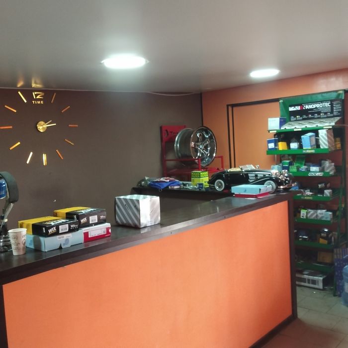 Продам шиномонтаж та магазин автозапчастин