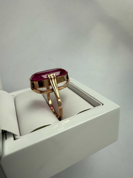 złoty pierścionek p. 583 / 14 karatów, 8,02g, r. 21