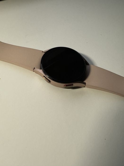 Samsung Galaxy Watch 4 pink gold