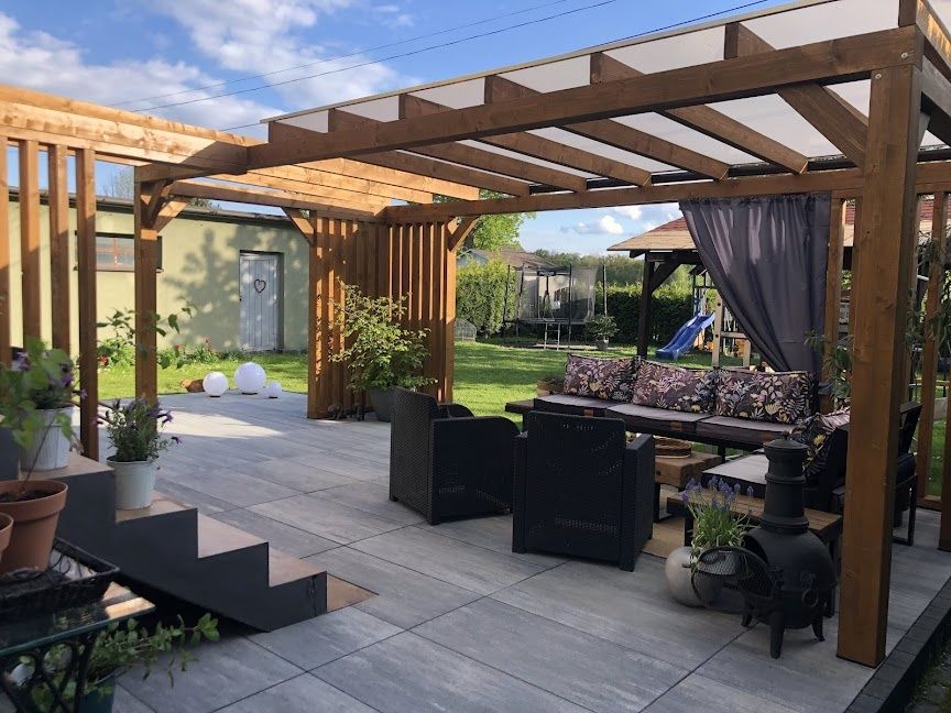 Pergola drewniana • taras • poliwęglan lub gont • pełne deskowanie