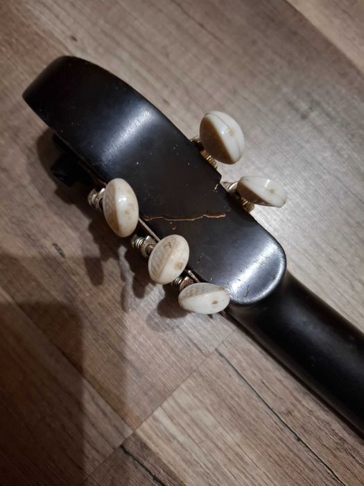 Домра під реставрацію