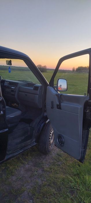 Продам VOLKSWAGEN  T4 1.9