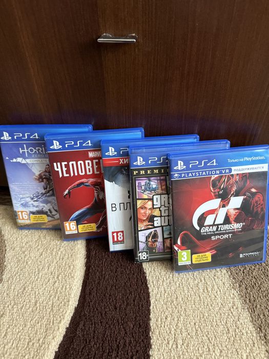 PlayStation 4 Slim 1TB + 2 джойстики + ігри