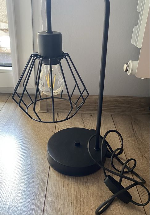 lampka czarna lampka stojaca