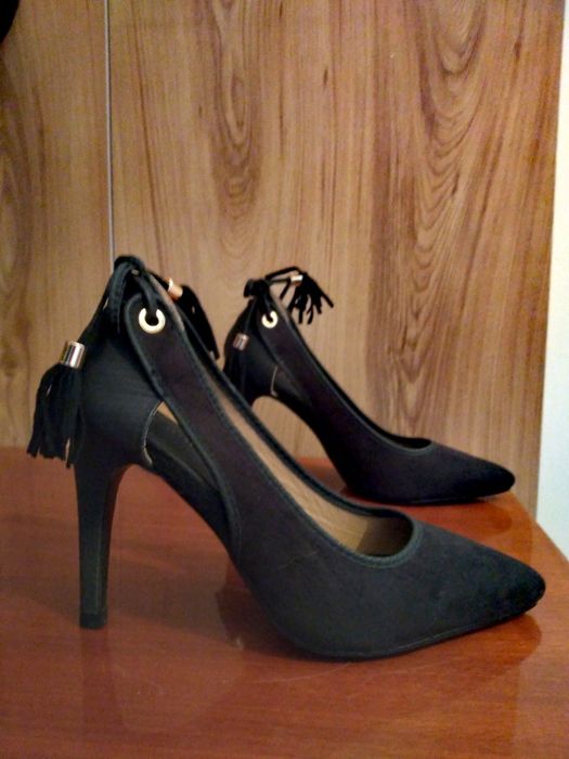 Szpilki z frędzlami Top Secret roz. 38 czarne, skórka/zamsz