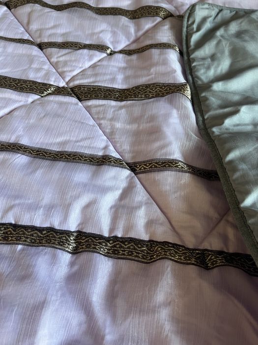 Colcha / edredão acolchoado rosa, cinza e dourado