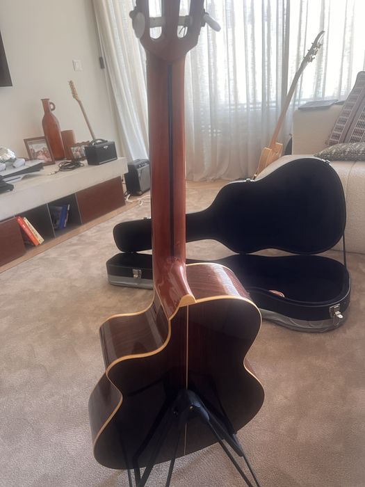 Alhambra Crossover CS-3 CW E2 com sistema de captação Fishman Prefix Pro Blend.