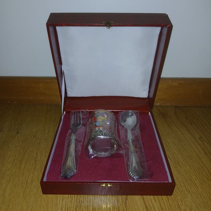 Conjunto de loiça infantil em prata