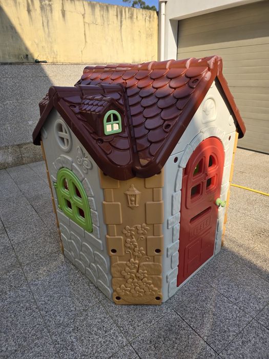 Casa de Brincar e Escorrega FEBER