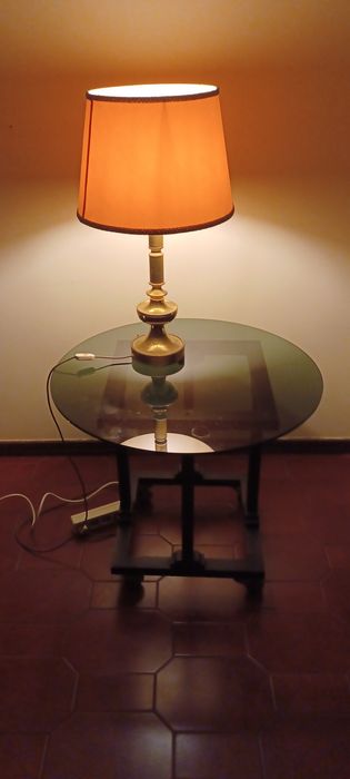 Mesa com tampo de vidro