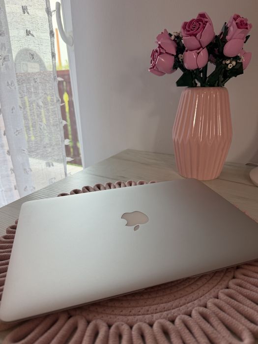 Macbook Air.