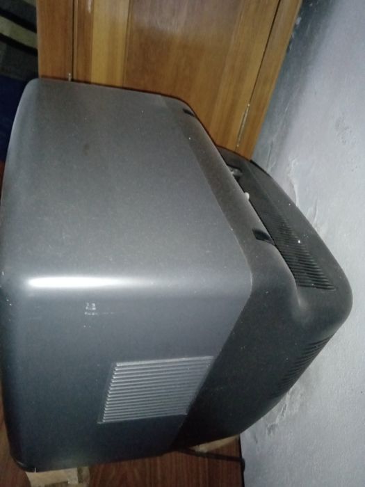 Agora tudo do anúncio €50, TV Sanyo + TV Elbe e um rádio + TV Goldstar