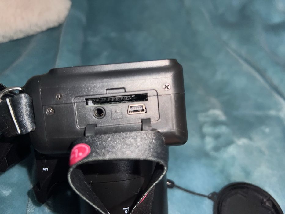 Aparat camera 16.0 Mega. pixel i Karta Pamięci w cenie aparatu