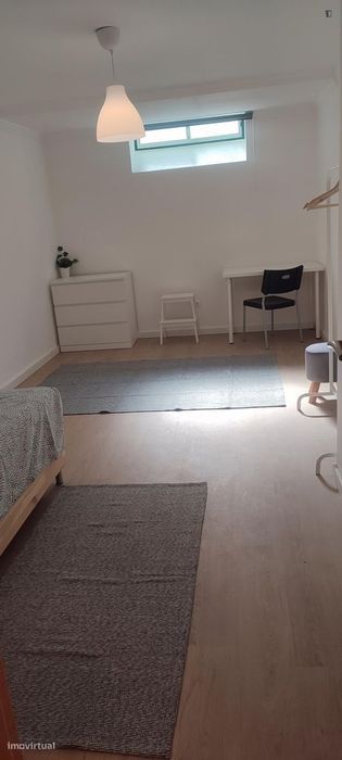 Quarto - localizado em Carcavelos Lisbon
