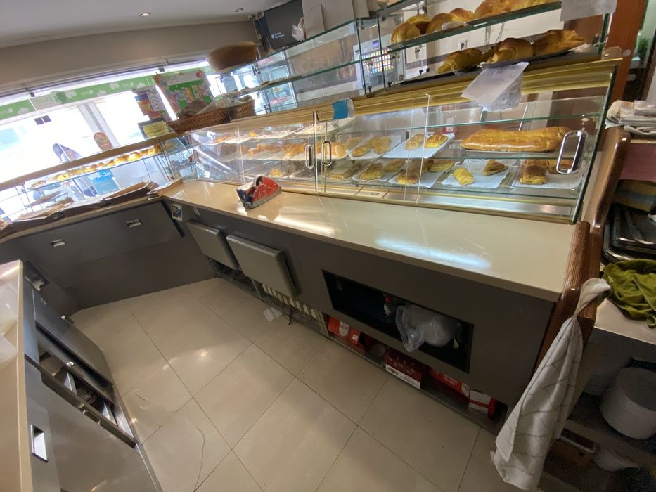 Vitrines + mesas + cadeiras