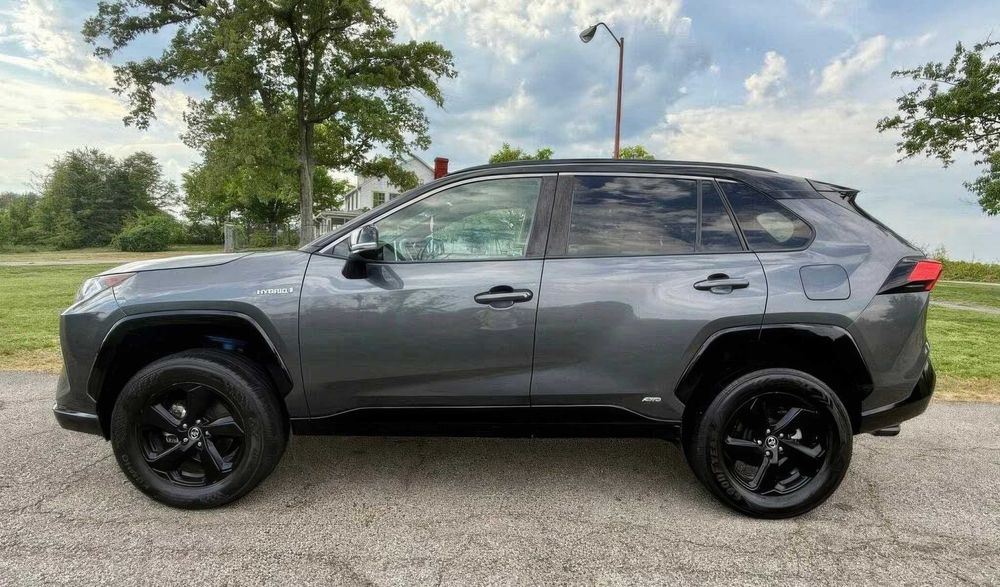 Toyota RAV4 Hybrid XSE      2021