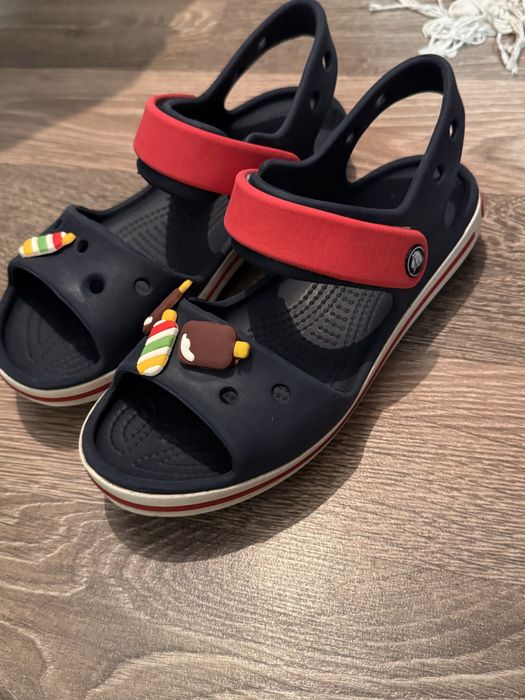 Оригінальні сандалі crocs